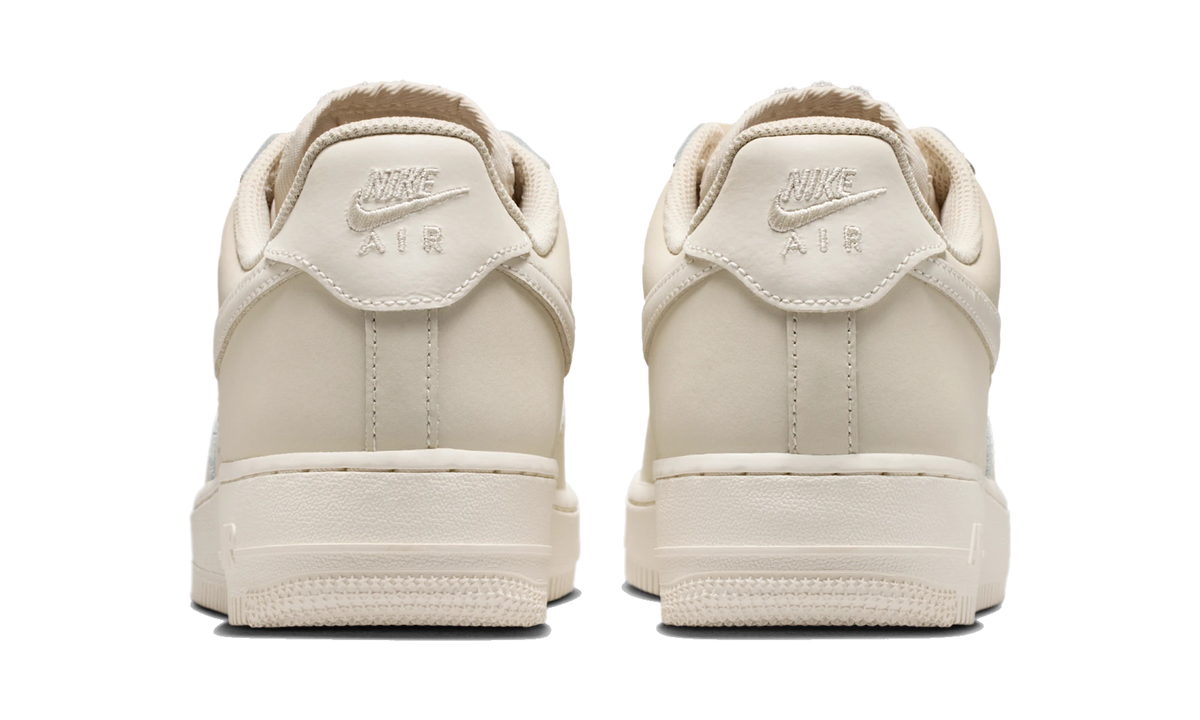 Overkicks - Nike Air Force 1 Retro Premium Oatmeal Pale Ivory (IR0871-100) - detalle talón