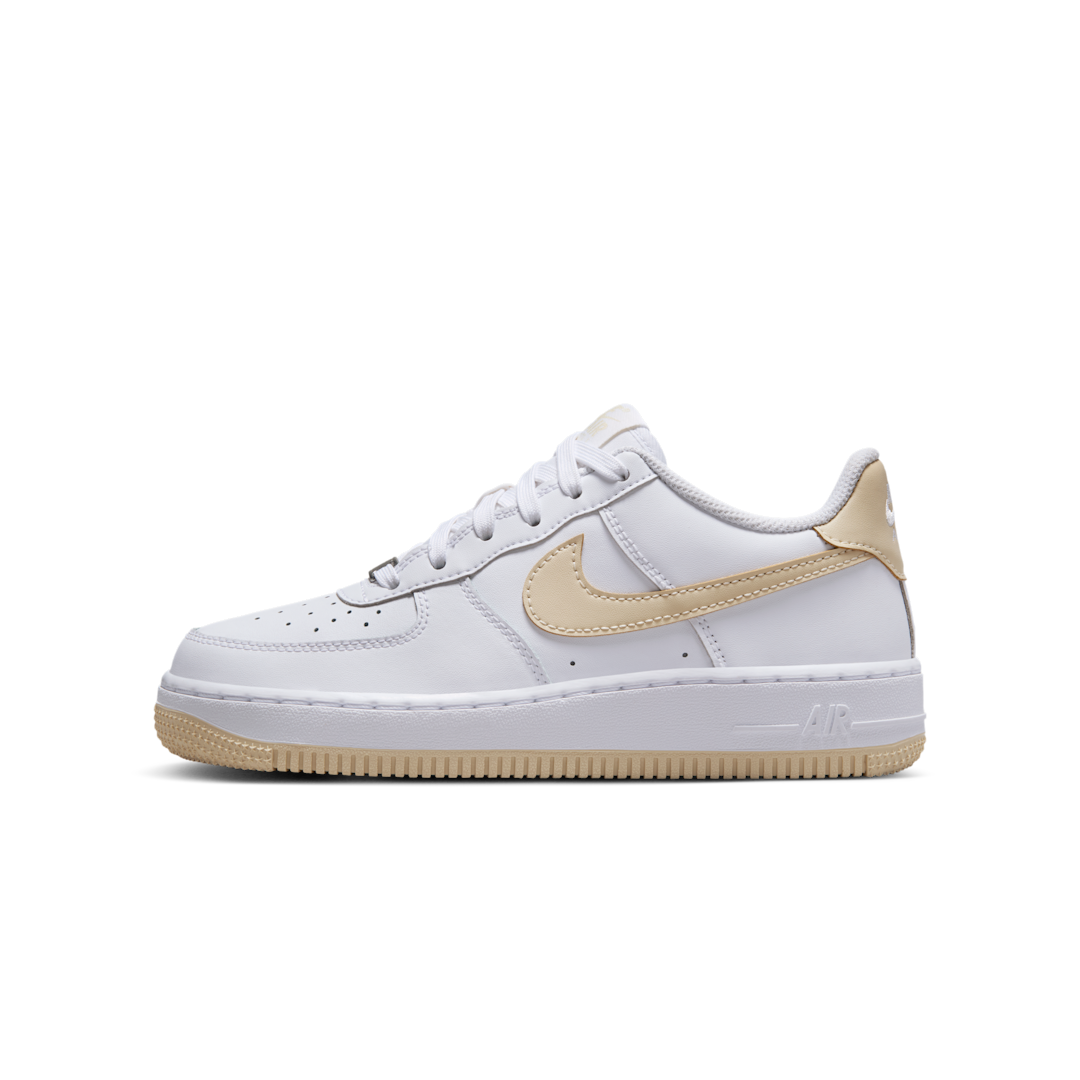 Overkicks - Nike Air Force 1 White Light Khaki (GS) (FV5948-118) - vista lateral
