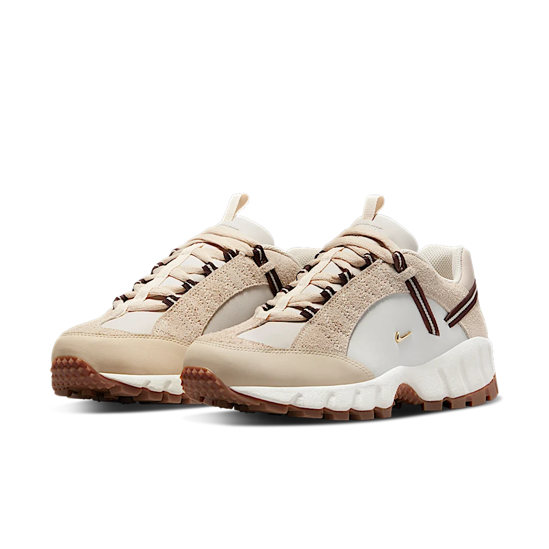 Overkicks - Nike Air Humara LX Jacquemus Light Bone Gold (DR0420-001) - vista trasera