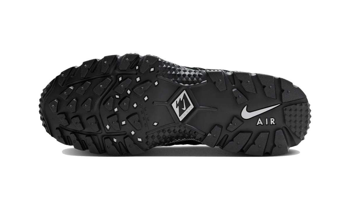 Overkicks - Nike Air Humara Oreo (Womens) (FB9982-001) - par completo