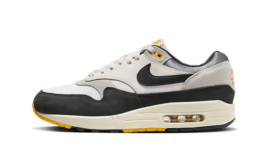 Overkicks - Nike Air Max 1 Athletic Department Light Bone University Gold (FN7487-133) - vista lateral