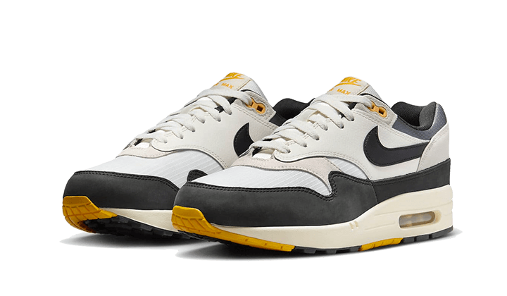 Overkicks - Nike Air Max 1 Athletic Department Light Bone University Gold (FN7487-133) - vista trasera