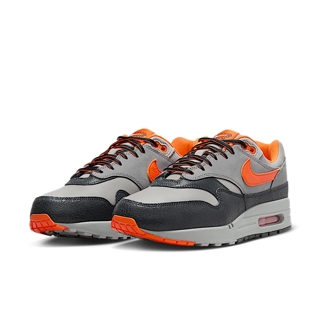 Overkicks - Nike Air Max 1 SP HUF Brilliant Orange (HF3713-001) - vista trasera