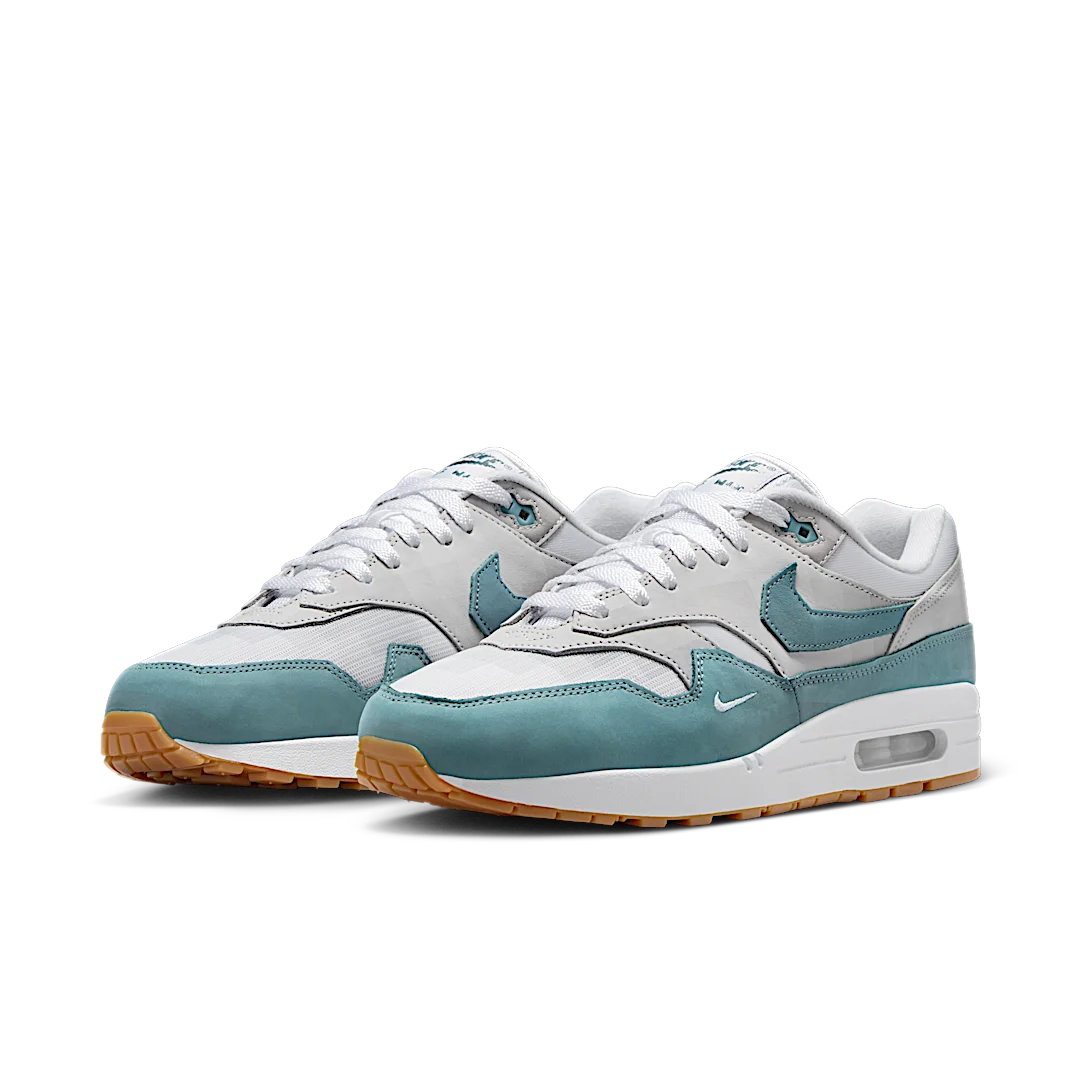 Overkicks - Nike Air Max 1 .SWOOSH Low Poly Adventure (HV1940-100) - vista trasera