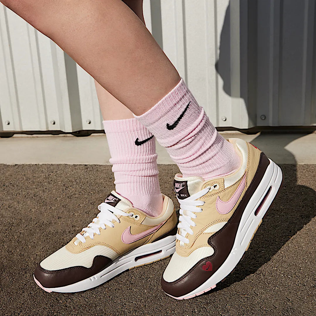 Overkicks - Nike Air Max 1 Valentines Day (2024) (FZ4346-200) - detalle suela
