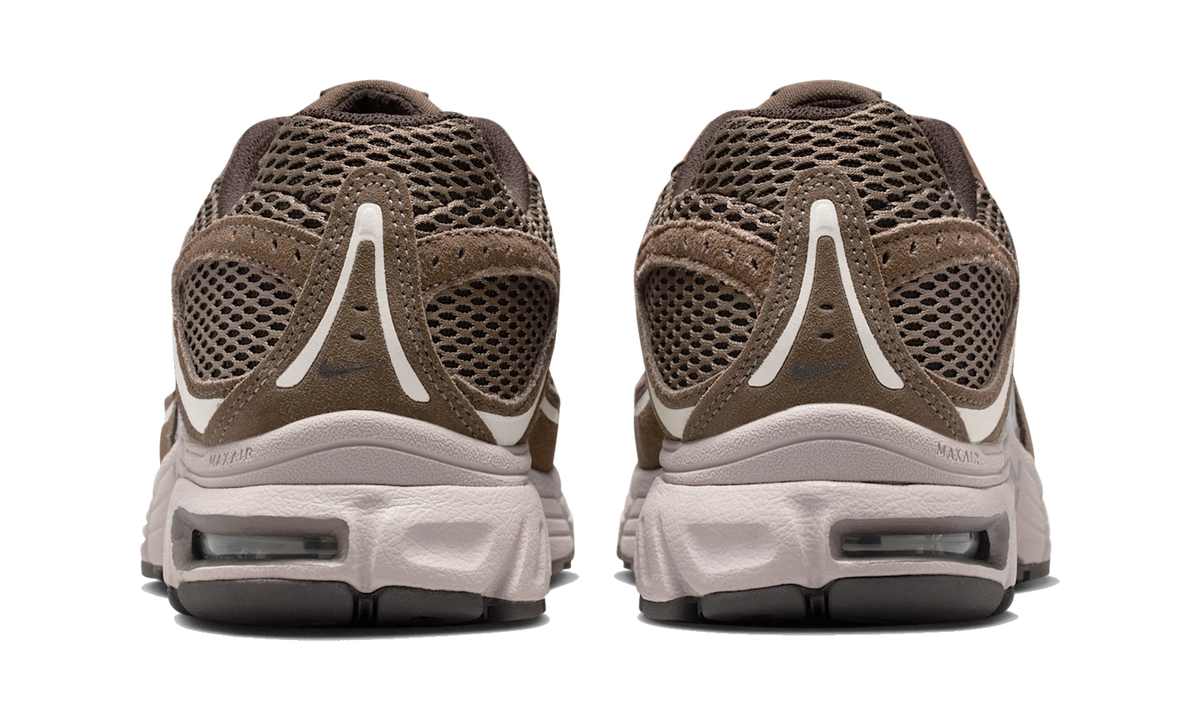 Overkicks - Nike Air Max Moto 2K Ironstone Velvet Brown (IQ4924-004) - detalle talón