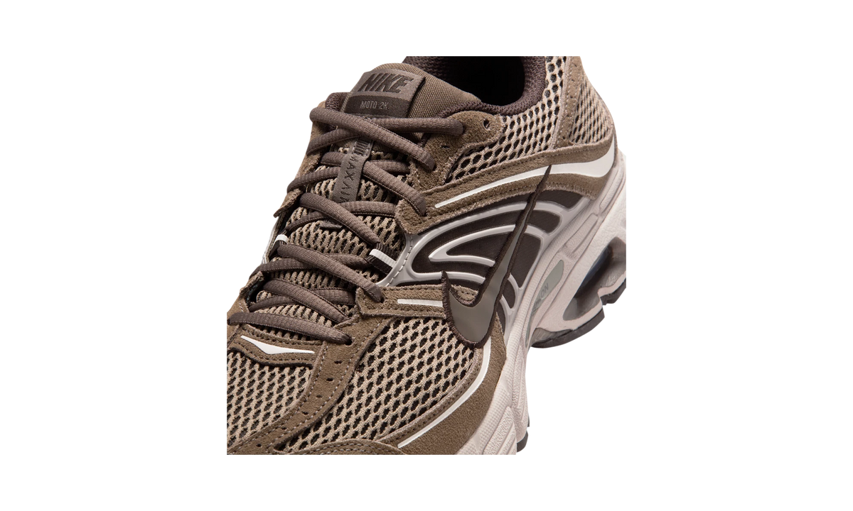 Overkicks - Nike Air Max Moto 2K Ironstone Velvet Brown (IQ4924-004) - detalle lateral interior