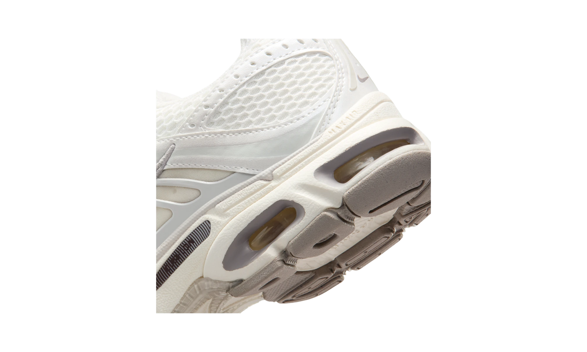 Overkicks - Nike Air Max Moto 2K Phantom Light Bone Sail (IQ0272-030) - detalle