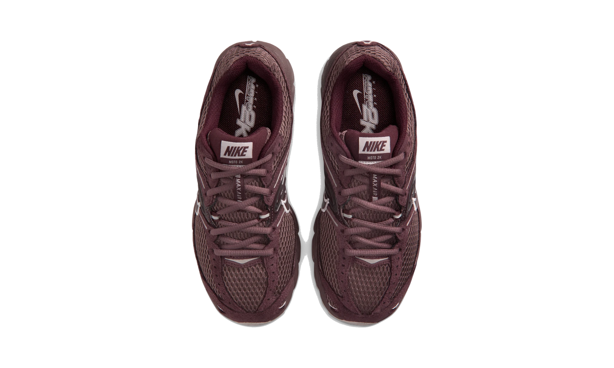 Overkicks - Nike Air Max Moto 2K SE Tattoo Burgundy Crush (IO4862-500) - vista superior