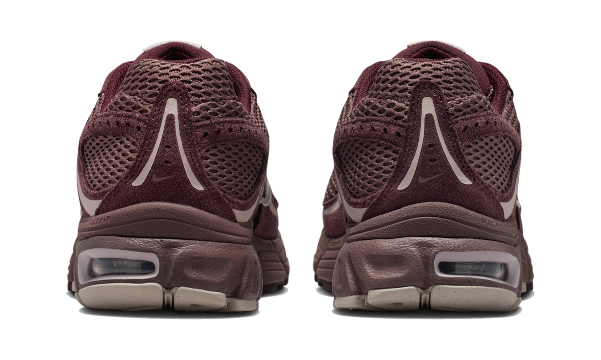 Overkicks - Nike Air Max Moto 2K SE Tattoo Burgundy Crush (IO4862-500) - detalle talón