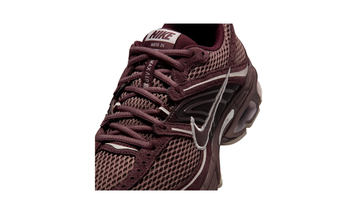 Overkicks - Nike Air Max Moto 2K SE Tattoo Burgundy Crush (IO4862-500) - detalle lateral interior