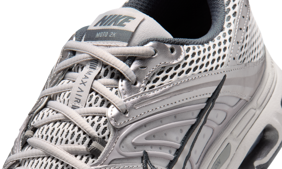 Overkicks - Nike Air Max Moto 2K Vast Gray/College Gray/Iron Gray (IO9279-008) - detalle lateral interior