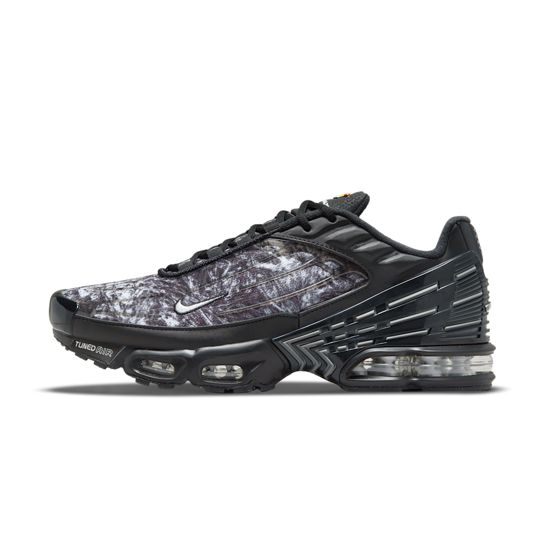 Overkicks - Nike Air Max Plus 3 Black Graphic (DO6386-001) - vista lateral