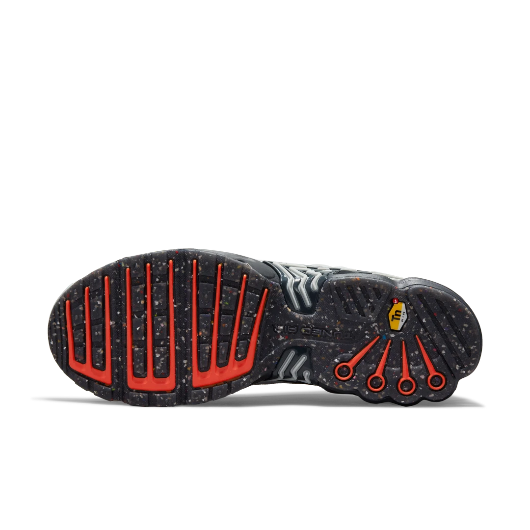 Overkicks - Nike Air Max Plus 3 Light Smoke Grey Metallic Silver (DM2560-001) - detalle suela