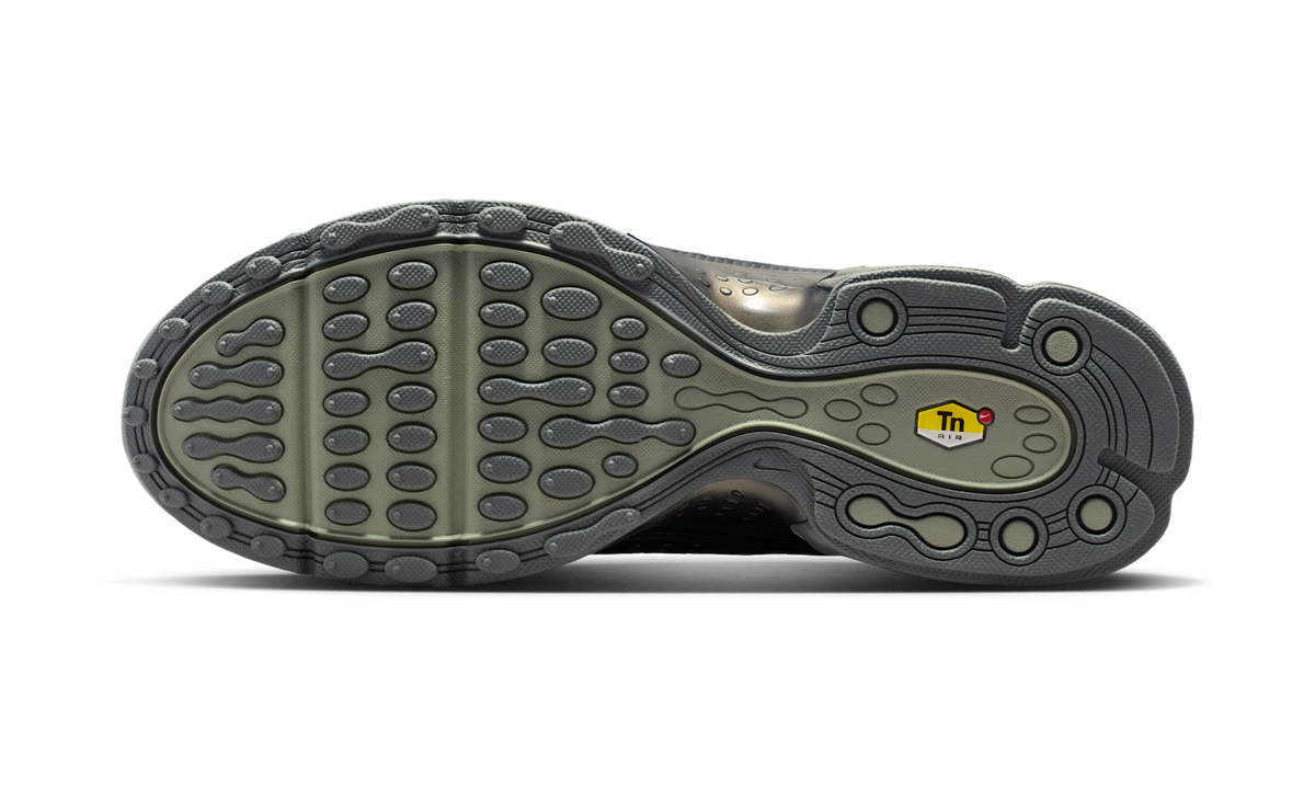 Overkicks - Nike Air Max Plus 7 Iron Grey Smoke Grey (IQ0282-084) - par completo