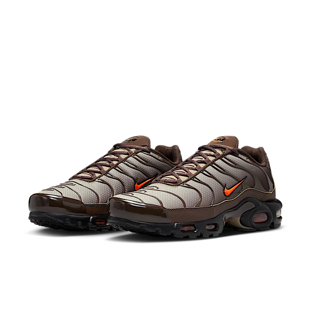 Overkicks - Nike Air Max Plus Baroque Brown Safety Orange (DM0032-200) - vista trasera