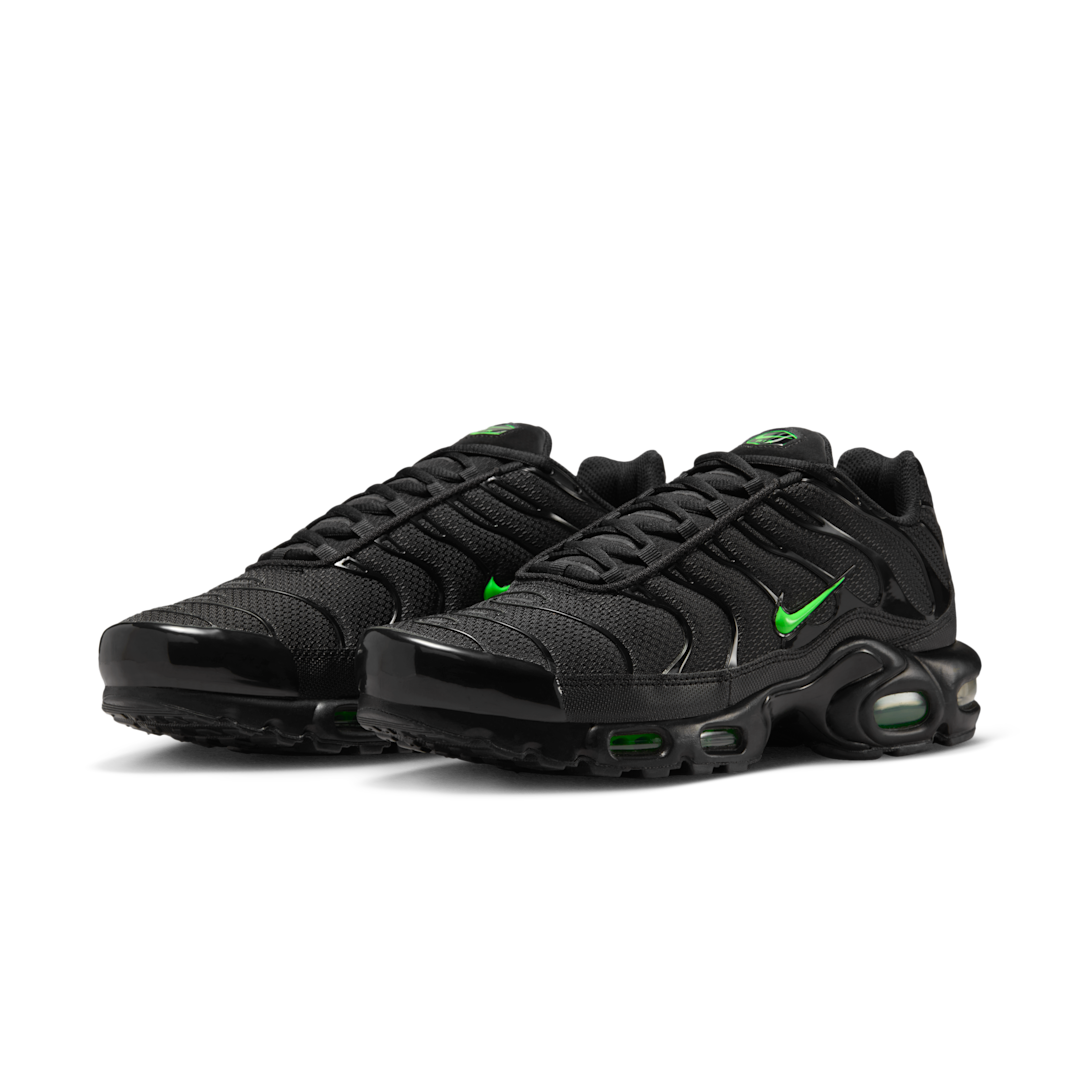 Overkicks - Nike Air Max Plus Black Green Strike (DM0032-024) - vista trasera