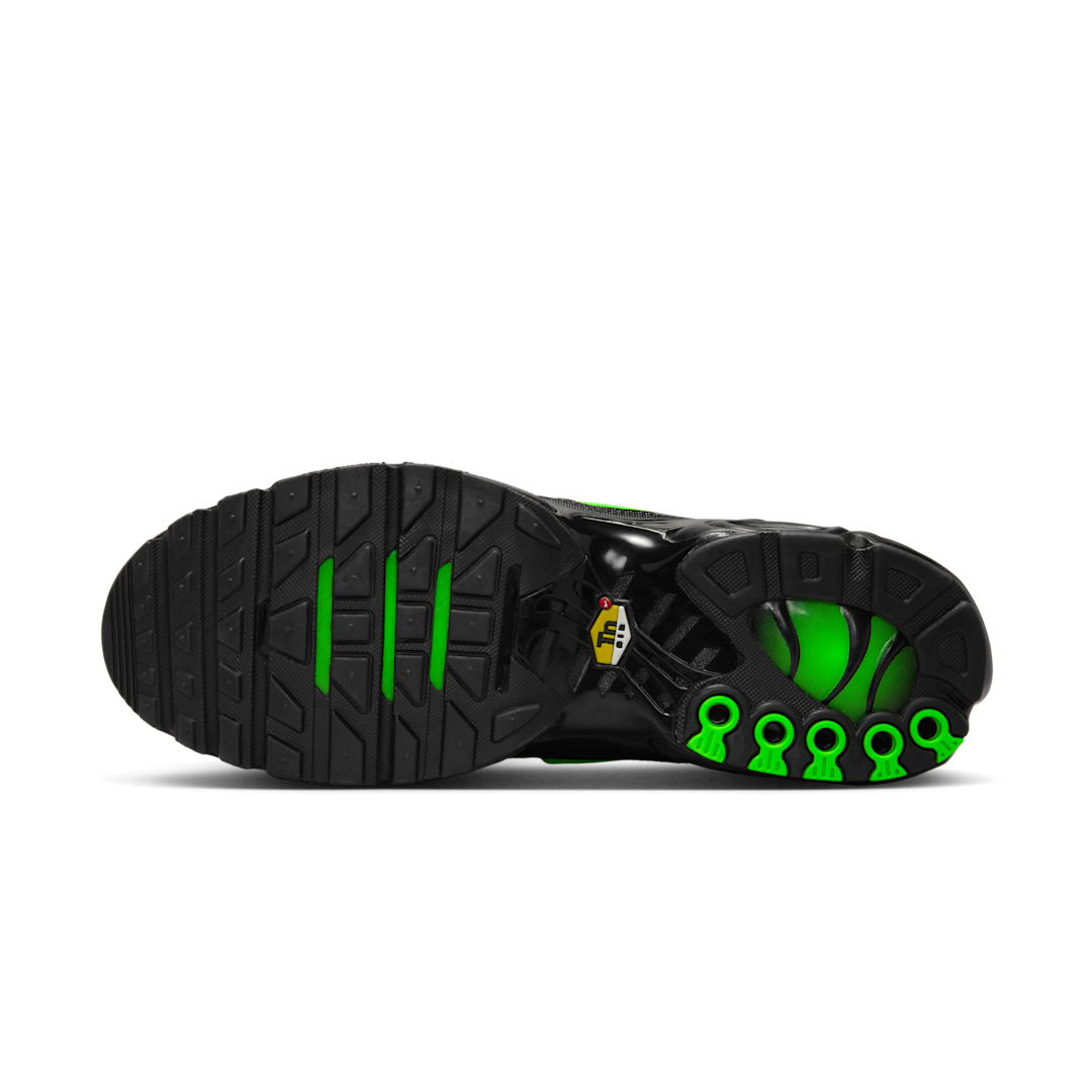 Overkicks - Nike Air Max Plus Black Green Strike (DM0032-024) - detalle suela