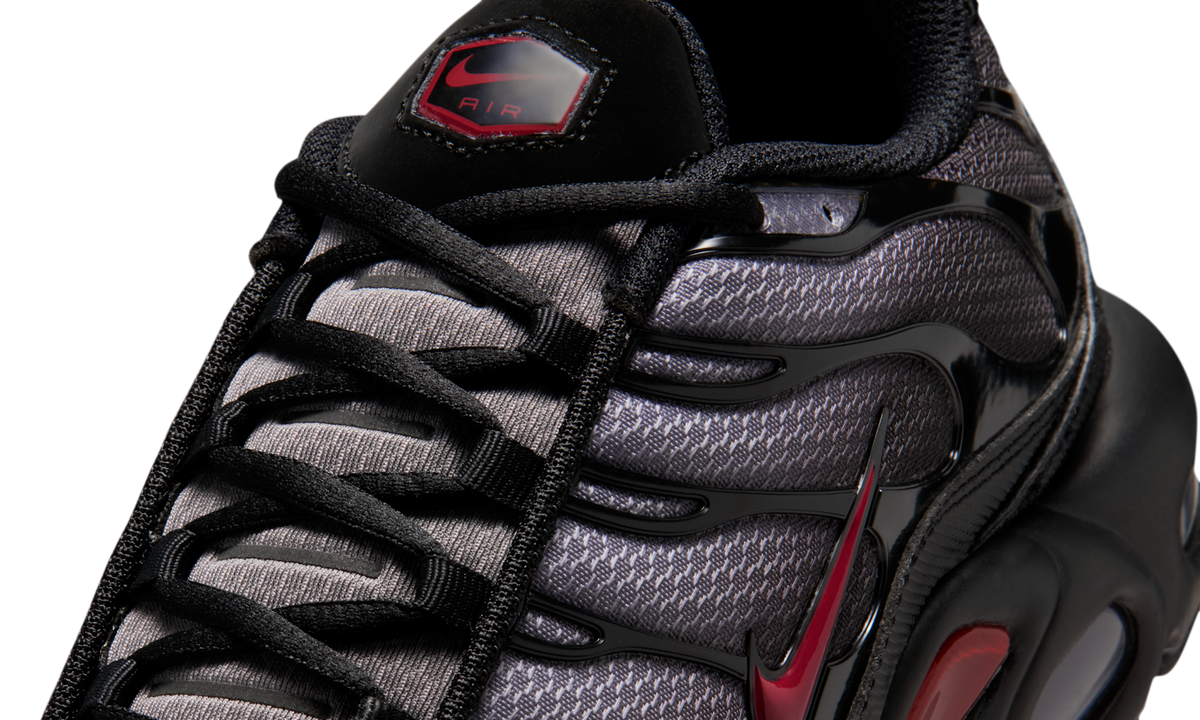 Overkicks - Nike Air Max Plus Black Pencil Point Team Crimson (DM0032-032) - detalle lateral interior