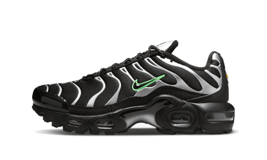 Overkicks - Nike Air Max Plus Black Silver Green Strike (DR0139-001) - vista lateral