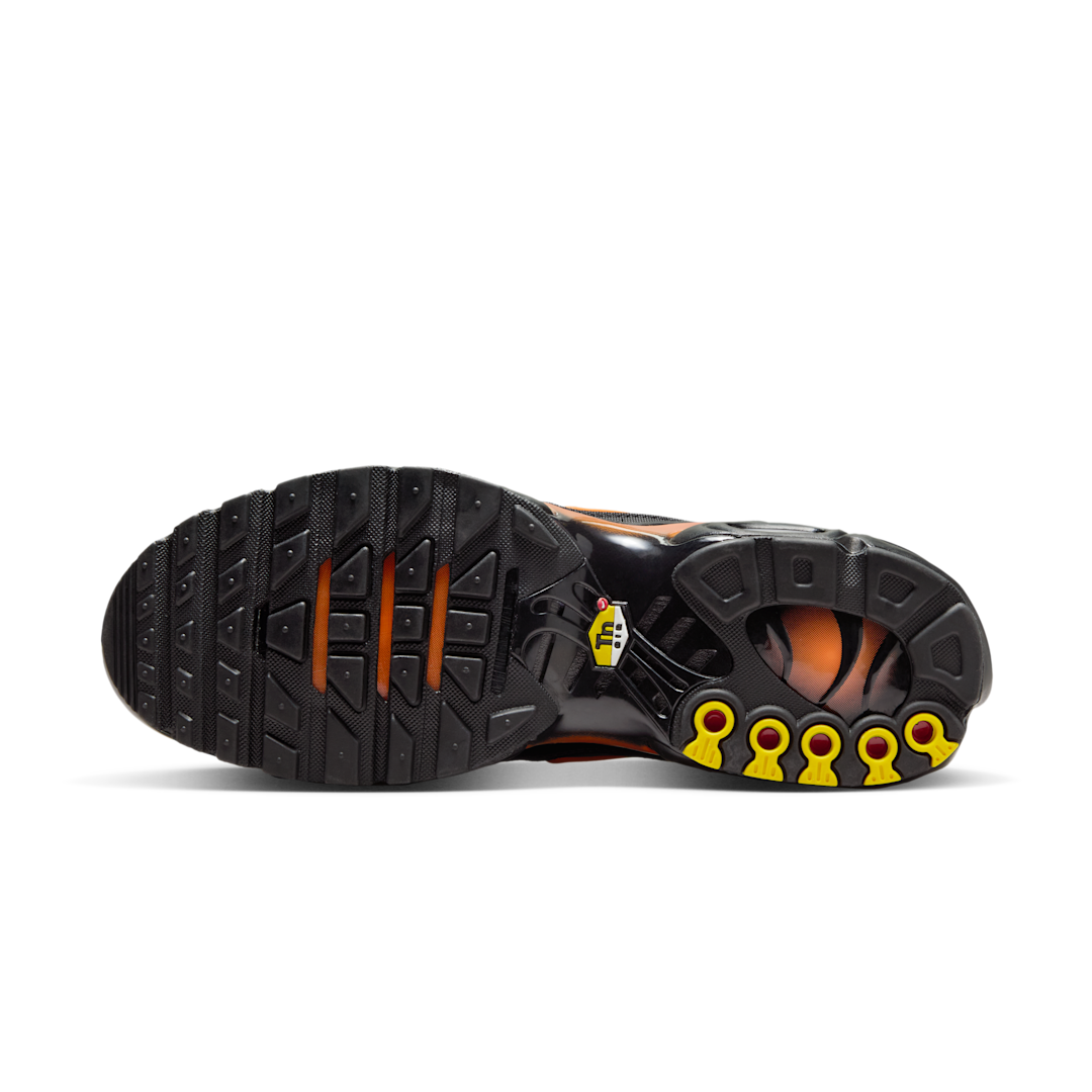 Overkicks - Nike Air Max Plus Black Total Orange (DM0032-025) - detalle suela