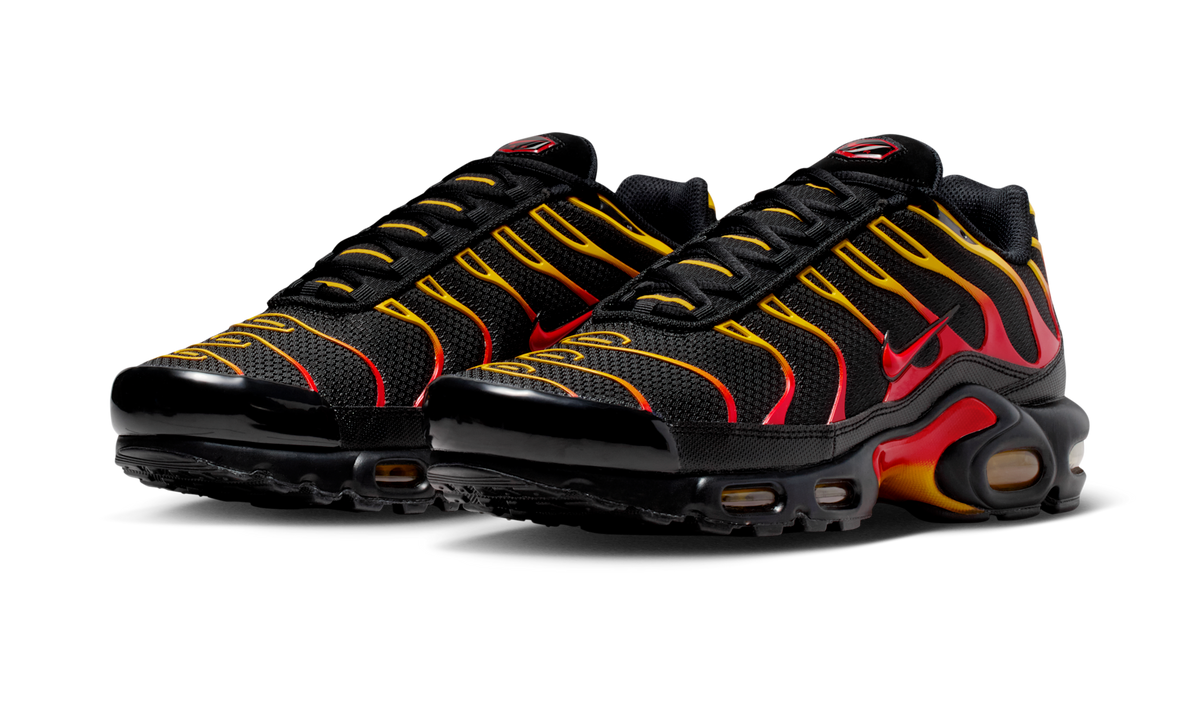 Overkicks - Nike Air Max Plus Black University Gold Red (DM0032-030) - vista trasera