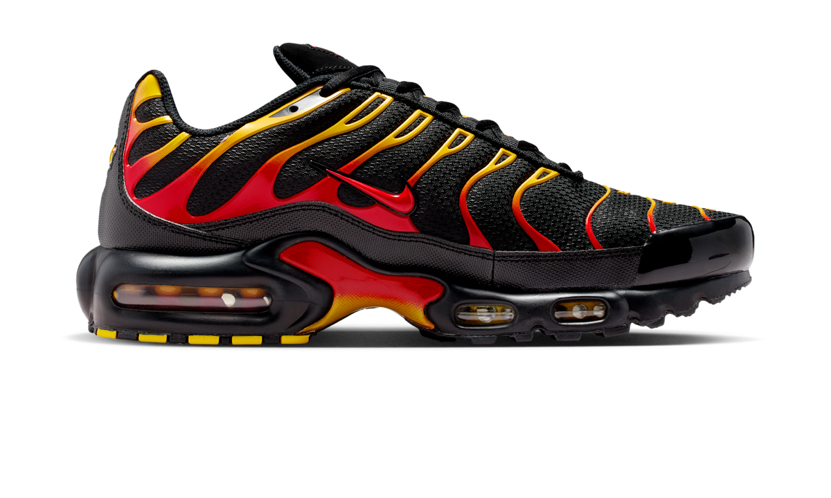 Overkicks - Nike Air Max Plus Black University Gold Red (DM0032-030) - detalle suela