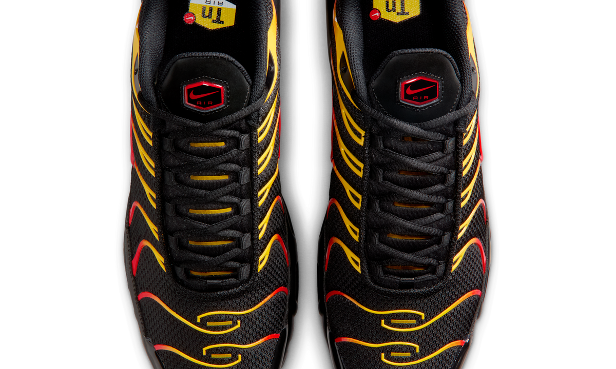Overkicks - Nike Air Max Plus Black University Gold Red (DM0032-030) - vista superior