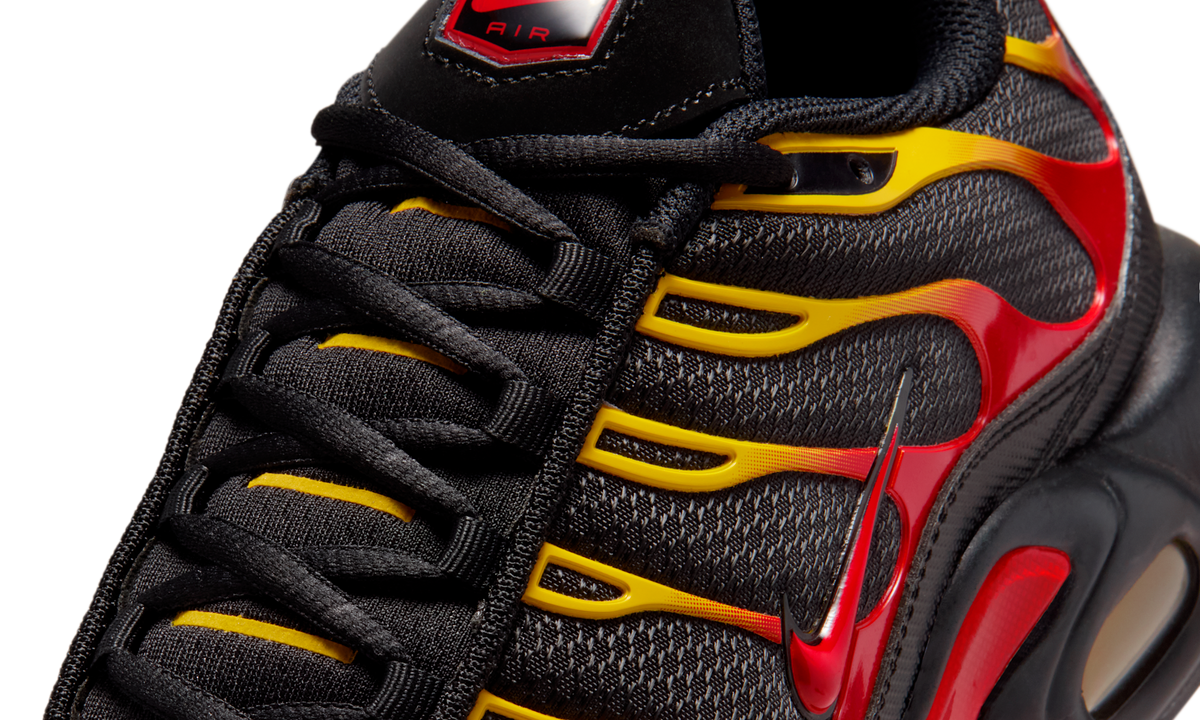 Overkicks - Nike Air Max Plus Black University Gold Red (DM0032-030) - detalle lateral interior