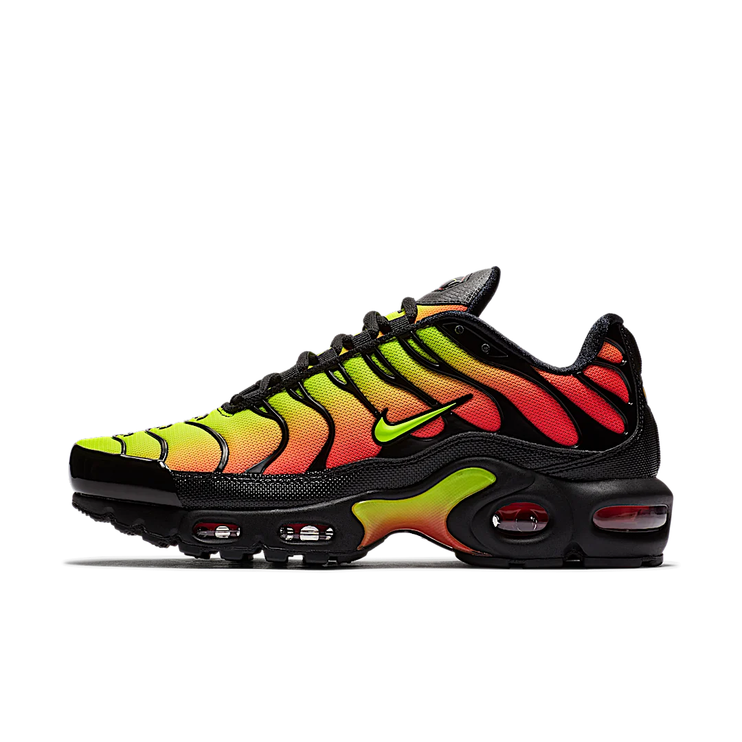 Overkicks - Nike Air Max Plus Black Volt Solar Red (Womens) (AQ9979-001) - vista lateral