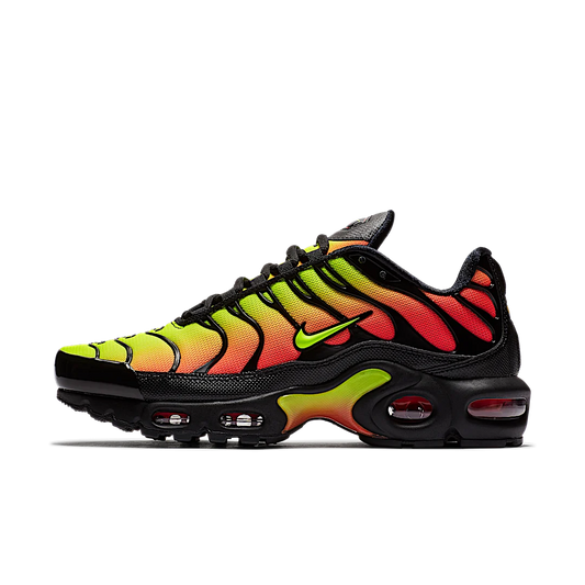 Overkicks - Nike Air Max Plus Black Volt Solar Red (Womens) (AQ9979-001) - vista lateral