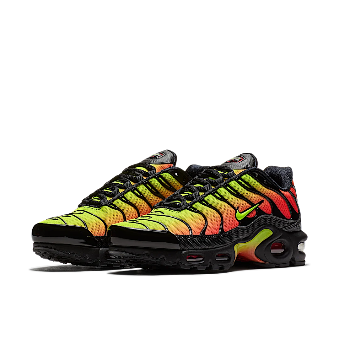 Overkicks - Nike Air Max Plus Black Volt Solar Red (Womens) (AQ9979-001) - vista trasera