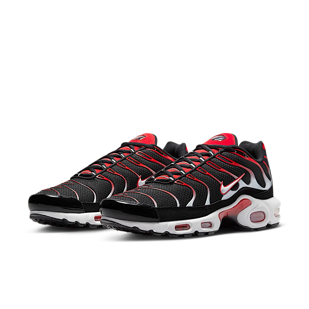 Overkicks - Nike Air Max Plus Black White University Red (DM0032-004) - vista trasera