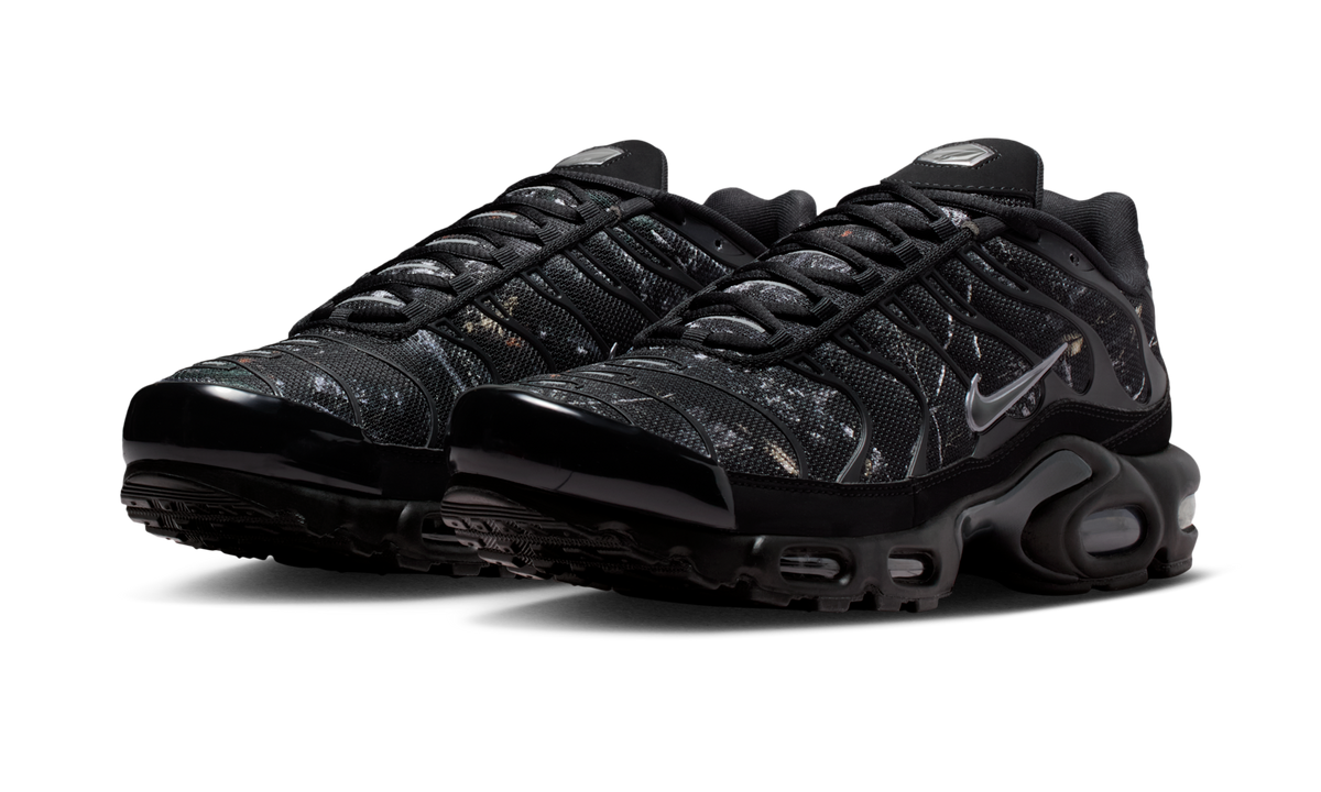 Overkicks - Nike Air Max Plus Black Wood Camo (IQ0301-070) - vista trasera