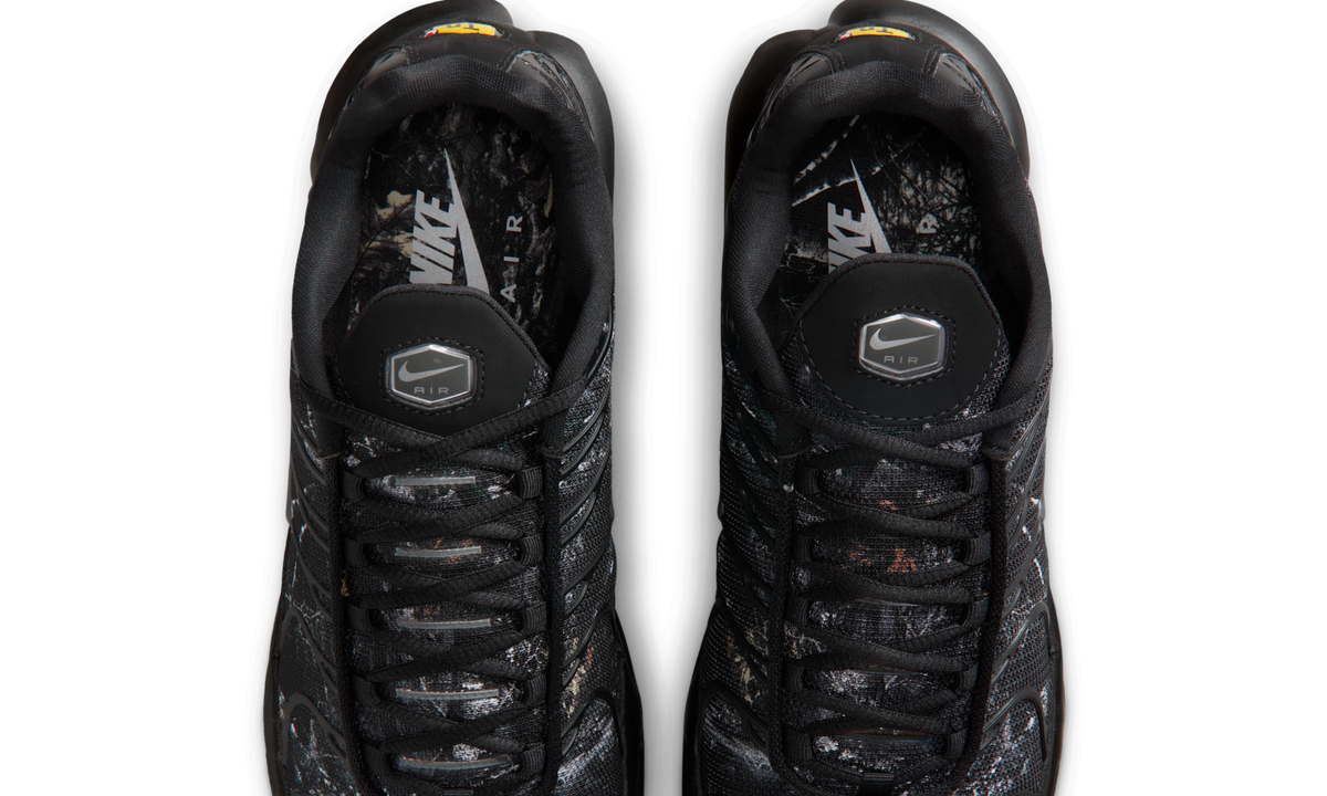Overkicks - Nike Air Max Plus Black Wood Camo (IQ0301-070) - vista superior