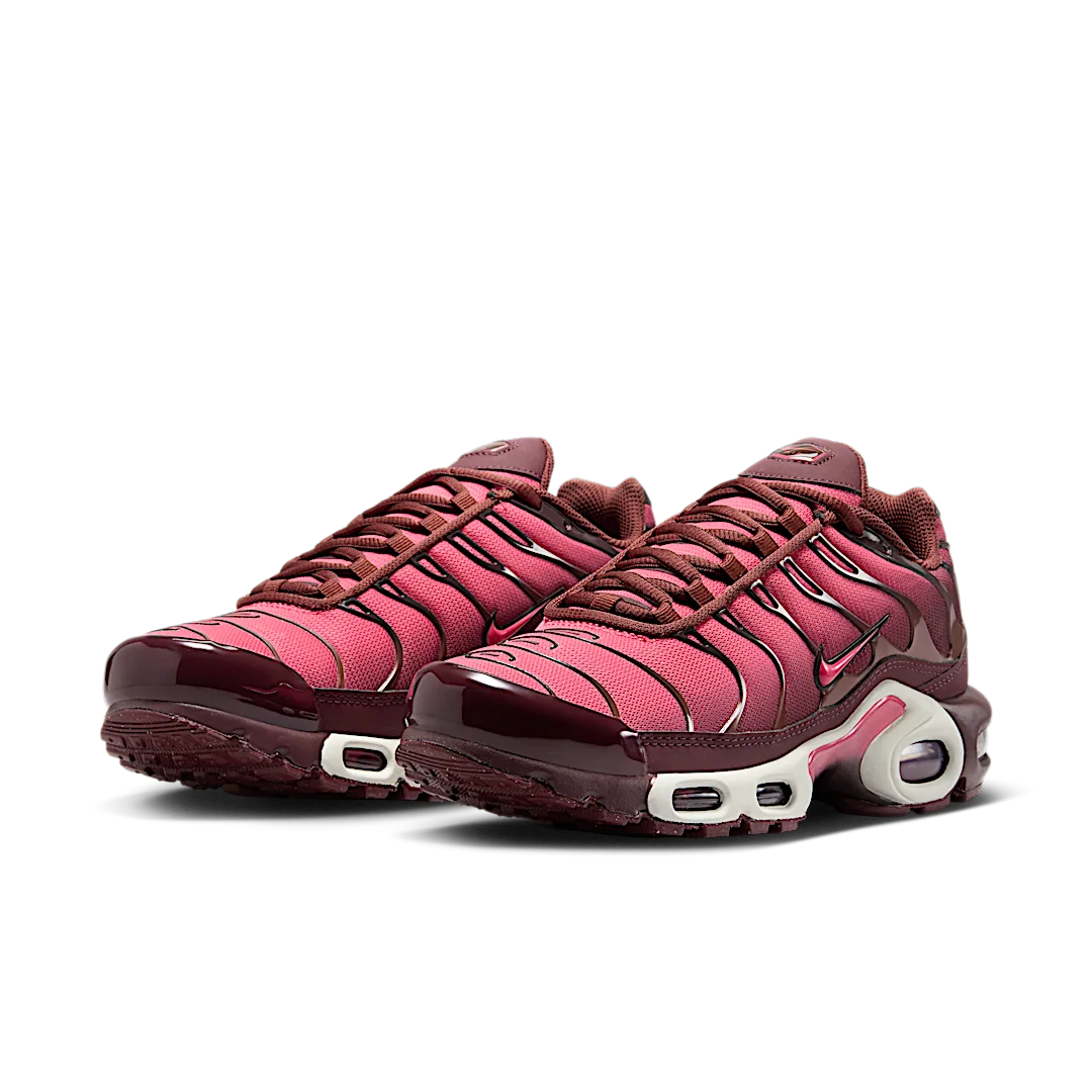 Overkicks - Nike Air Max Plus Burgundy Crush (Womens) (HQ4048-600) - vista trasera