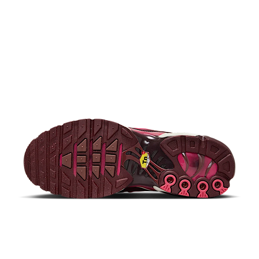 Overkicks - Nike Air Max Plus Burgundy Crush (Womens) (HQ4048-600) - detalle suela