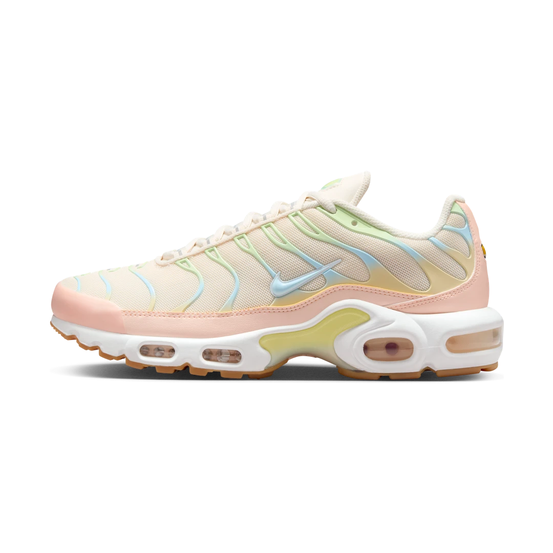 Overkicks - Nike Air Max Plus Crimson Tint (Womens) (DZ3671-800) - vista lateral