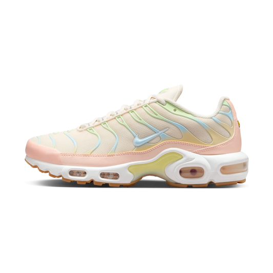 Overkicks - Nike Air Max Plus Crimson Tint (Womens) (DZ3671-800) - vista lateral