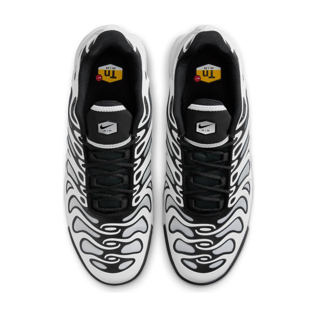 Overkicks - Nike Air Max Plus Drift White Black Metallic Silver (FD4290-101) - par completo