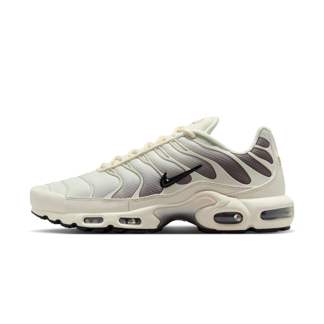 Overkicks - Nike Air Max Plus Light Orewood Brown Cave Stone (DM0032-106) - vista lateral