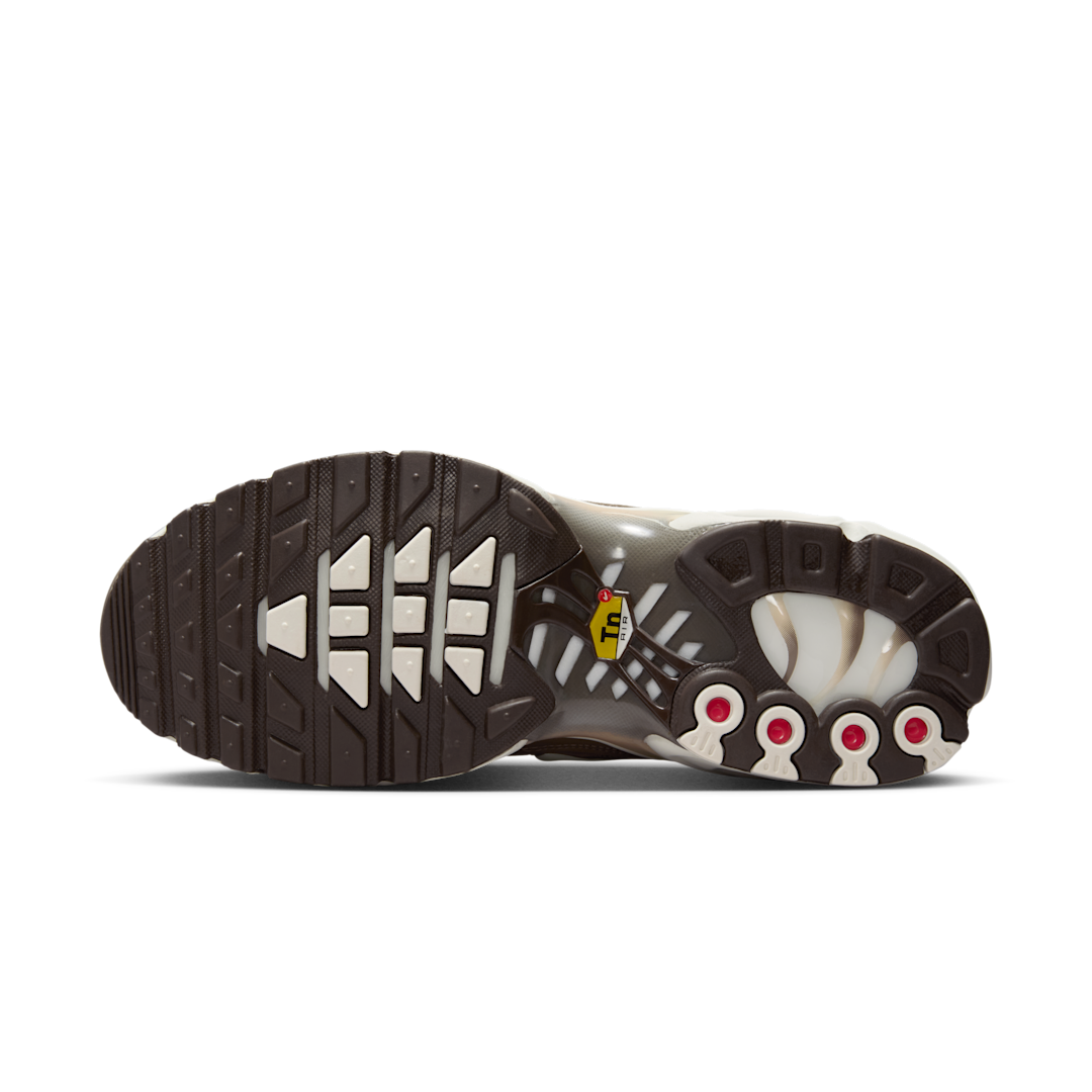 Overkicks - Nike Air Max Plus Mink Brown Baroque Brown Sail Metallic Silver (Womens) (DZ3671-200) - detalle suela