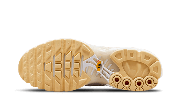 Overkicks - Nike Air Max Plus Premium Sanddrift (Womens) (DZ2832-101) - par completo