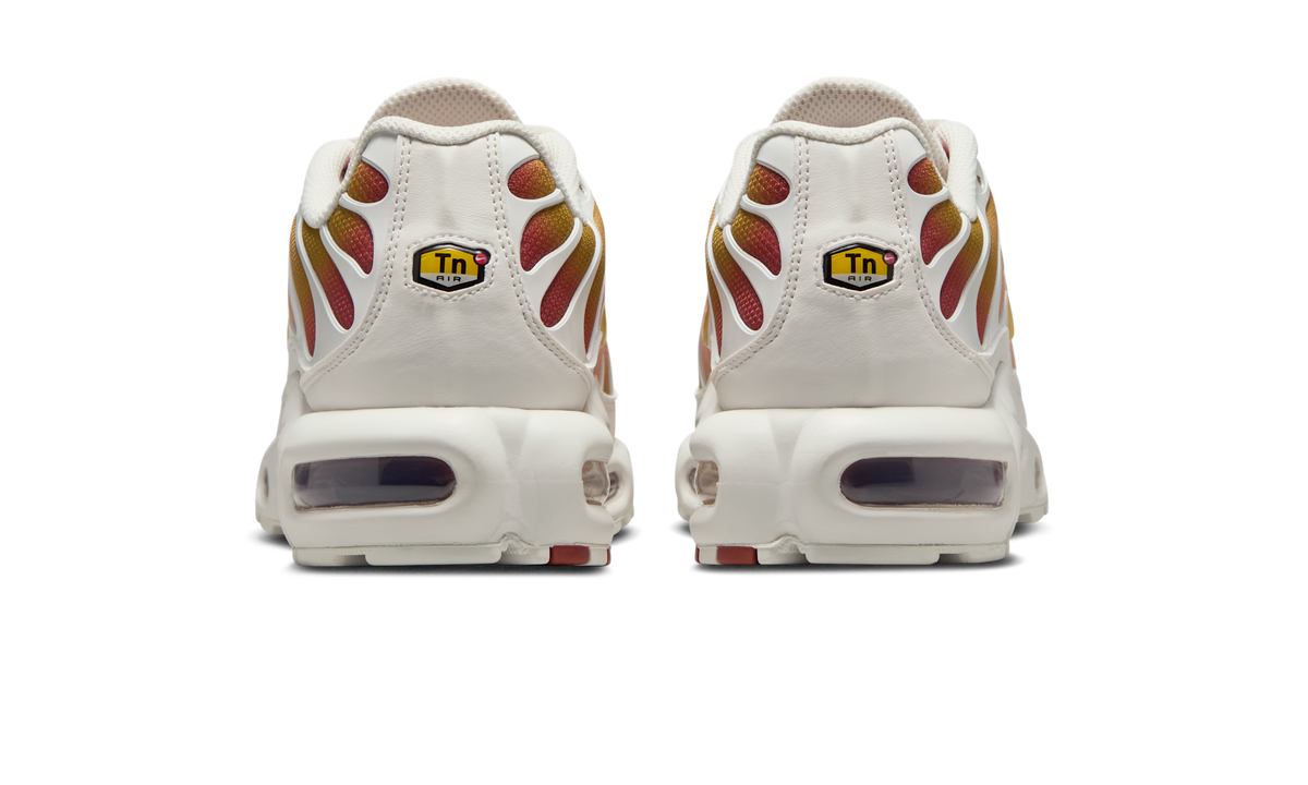 Overkicks - Nike Air Max Plus Rugged Orange Saturn Gold (DZ3670-007) - detalle talón
