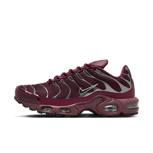 Overkicks - Nike Air Max Plus SE Night Maroon Metallic Silver (Womens) (HJ9743-600) - vista lateral