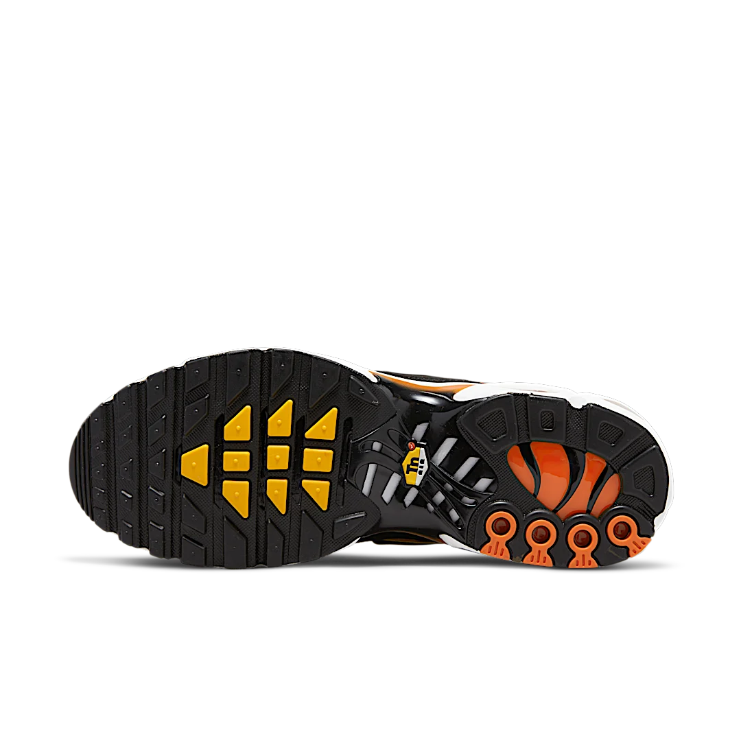Overkicks - Nike Air Max Plus Safety Orange Black (DM0032-800) - detalle suela