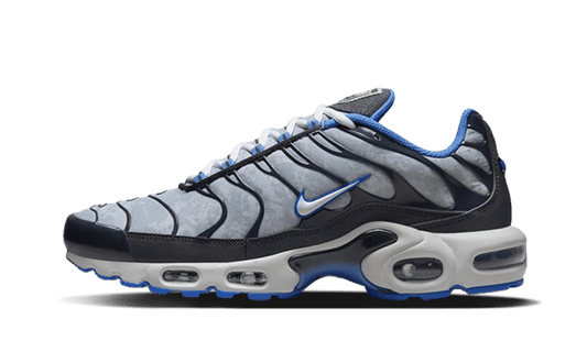 Overkicks - Nike Air Max Plus Social F.C. (DQ3981-001) - vista lateral