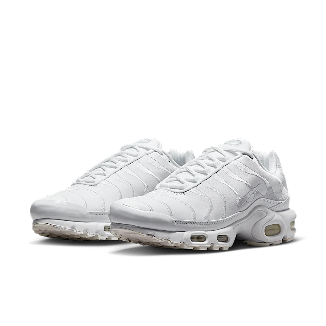 Overkicks - Nike Air Max Plus Triple White (AJ2029-100) - vista trasera