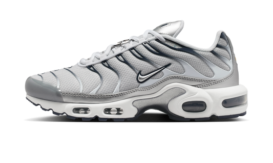 Overkicks - Nike Air Max Plus White Ashen Slate Metallic Silver (Womens) (IR1992-100) - vista lateral