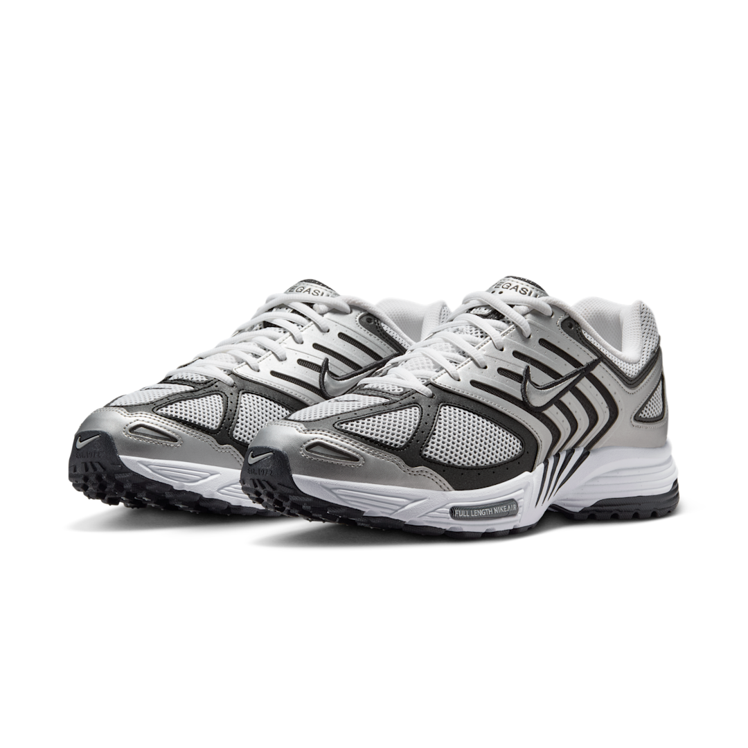 Overkicks - Nike Air Peg 2K5 Metallic Silver White Black (HQ3031-002) - vista trasera